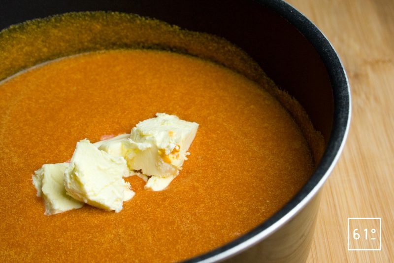 Ajouter le beurre à la soupe mixée