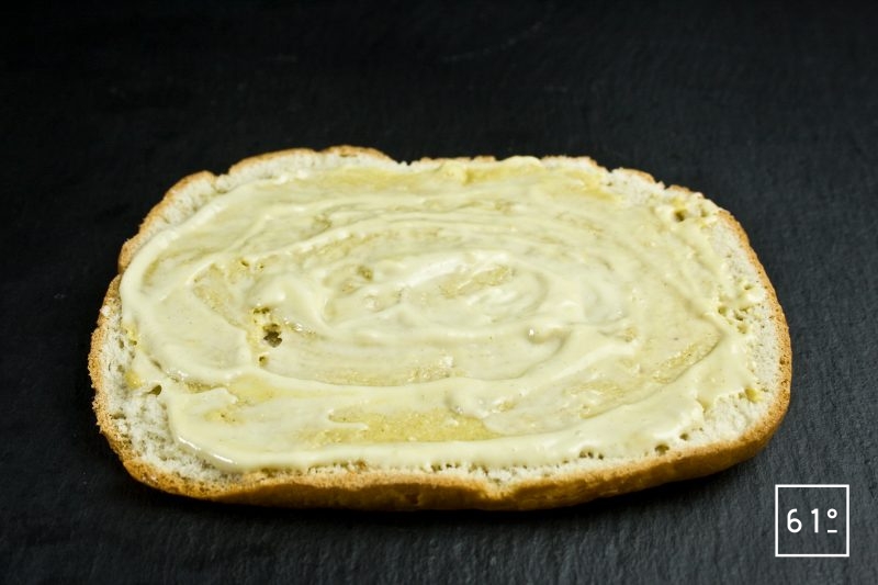 Ajouter la mayonnaise sur la moutarde de Dijon