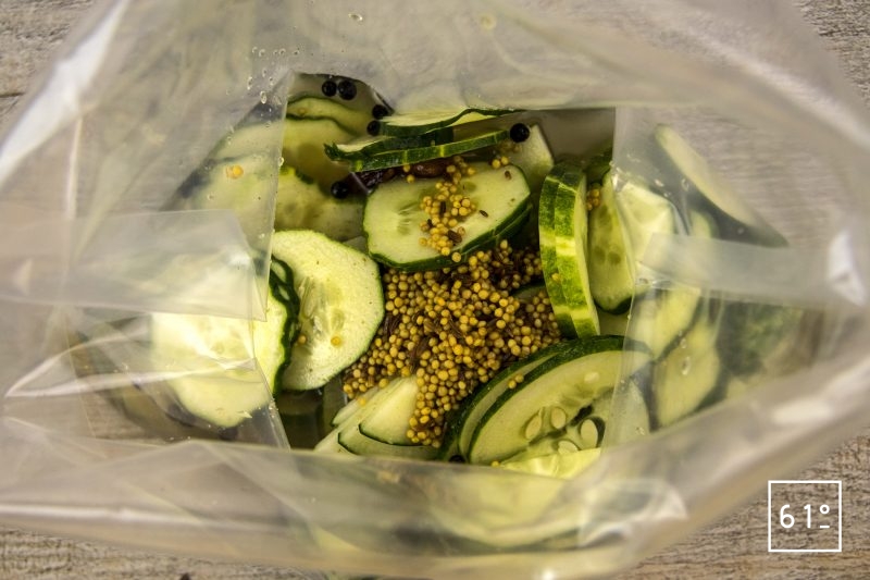 Pickles de concombre - mettre sous vide