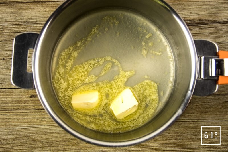 Beurre liquide au saké - ajouter le beurre