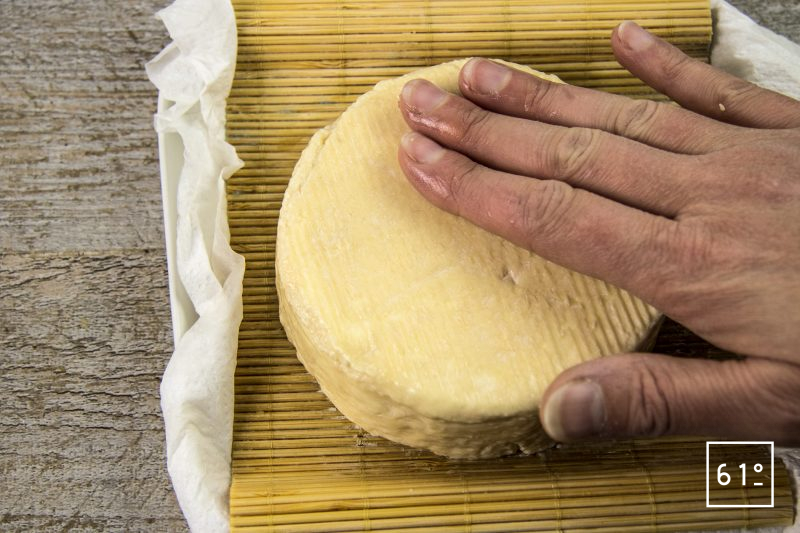Fromage sec de kéfir typé Gruyère - saumurer le fromage