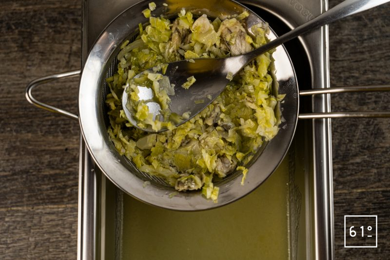 Jambonnettes de cuisses de grenouilles dans leur étang vert - filtrer