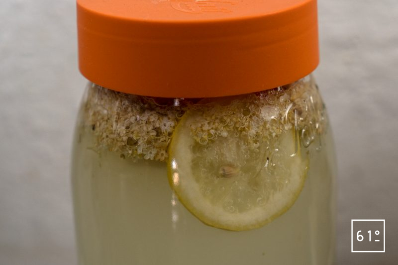 Limonade naturelle de fleurs de sureau - laisser fermenter